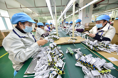 貴州丹寨 扶貧工廠助力搬遷群眾穩定就業，電子產品訂單興旺